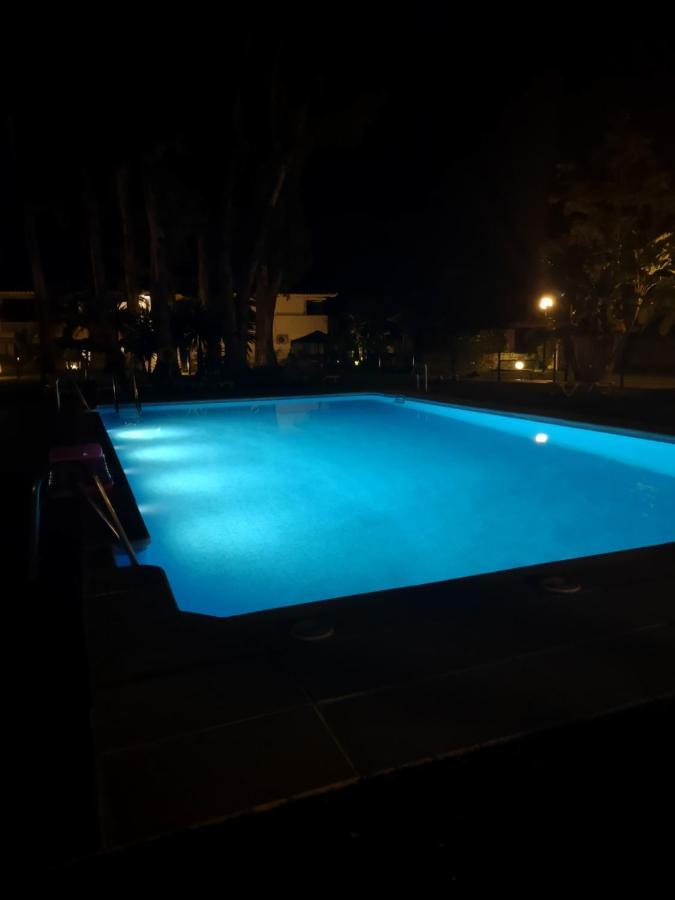 Puerto Banus Apartment Near Beachfront, Big Sunny Terrace, Pool, Tennis Court, Parking & Movies Projector มาร์เบยา ภายนอก รูปภาพ