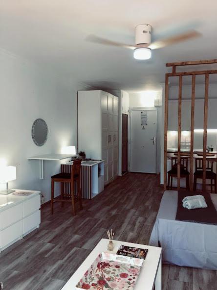 Puerto Banus Apartment Near Beachfront, Big Sunny Terrace, Pool, Tennis Court, Parking & Movies Projector มาร์เบยา ภายนอก รูปภาพ