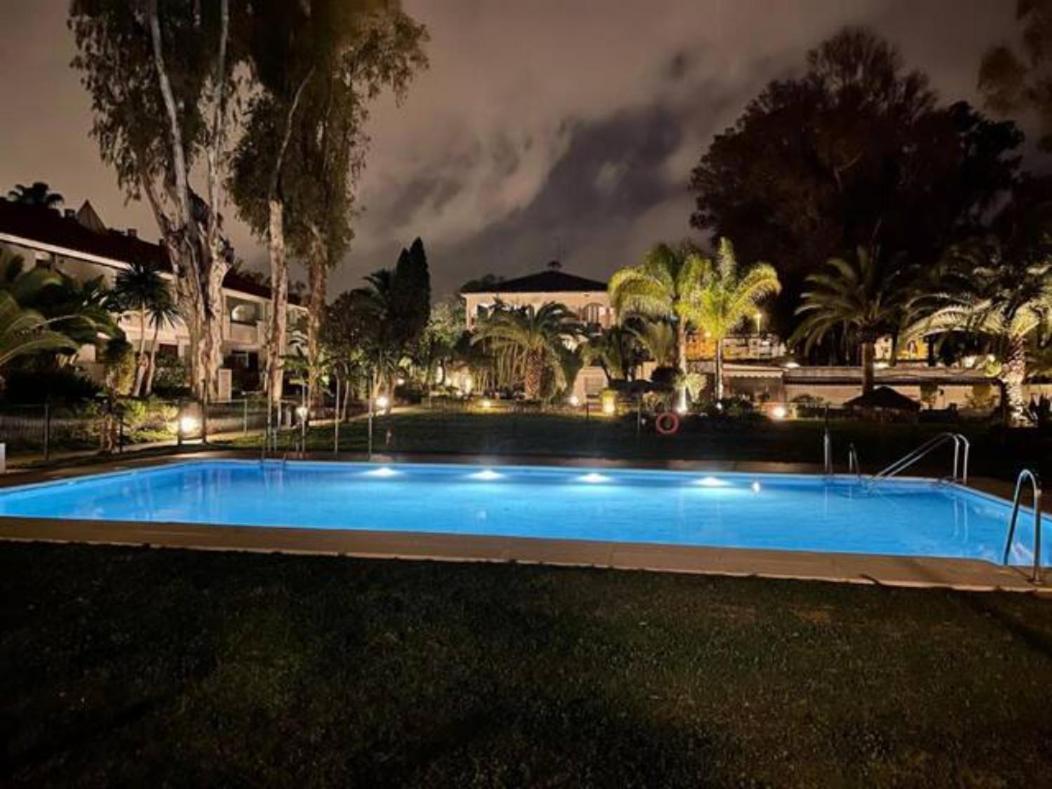 Puerto Banus Apartment Near Beachfront, Big Sunny Terrace, Pool, Tennis Court, Parking & Movies Projector มาร์เบยา ภายนอก รูปภาพ