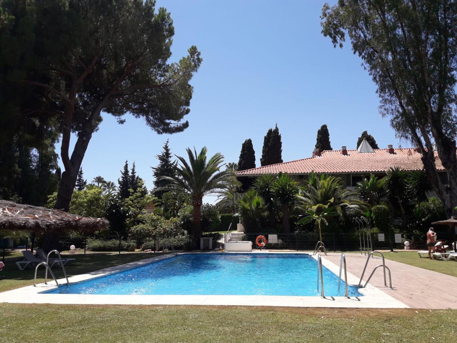 Puerto Banus Apartment Near Beachfront, Big Sunny Terrace, Pool, Tennis Court, Parking & Movies Projector มาร์เบยา ภายนอก รูปภาพ