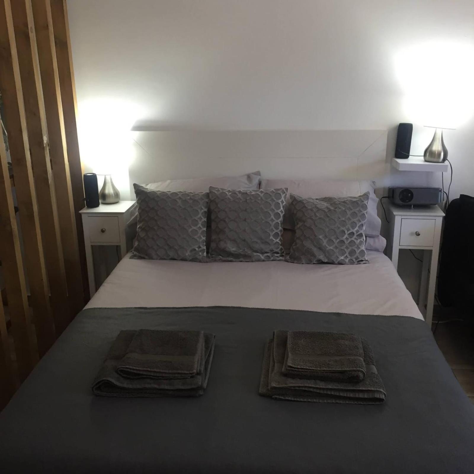 Puerto Banus Apartment Near Beachfront, Big Sunny Terrace, Pool, Tennis Court, Parking & Movies Projector มาร์เบยา ภายนอก รูปภาพ